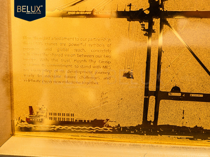 Tranh Bến Cảng Huỳnh Thy 32x25cm bằng đồng mạ vàng 24k thiết kế theo yêu cầu